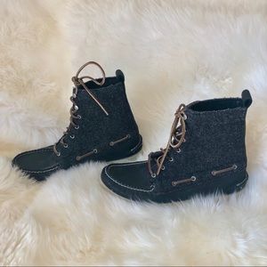 Sperry Top-Sider 7 Eye Navy Wool and leather Boot